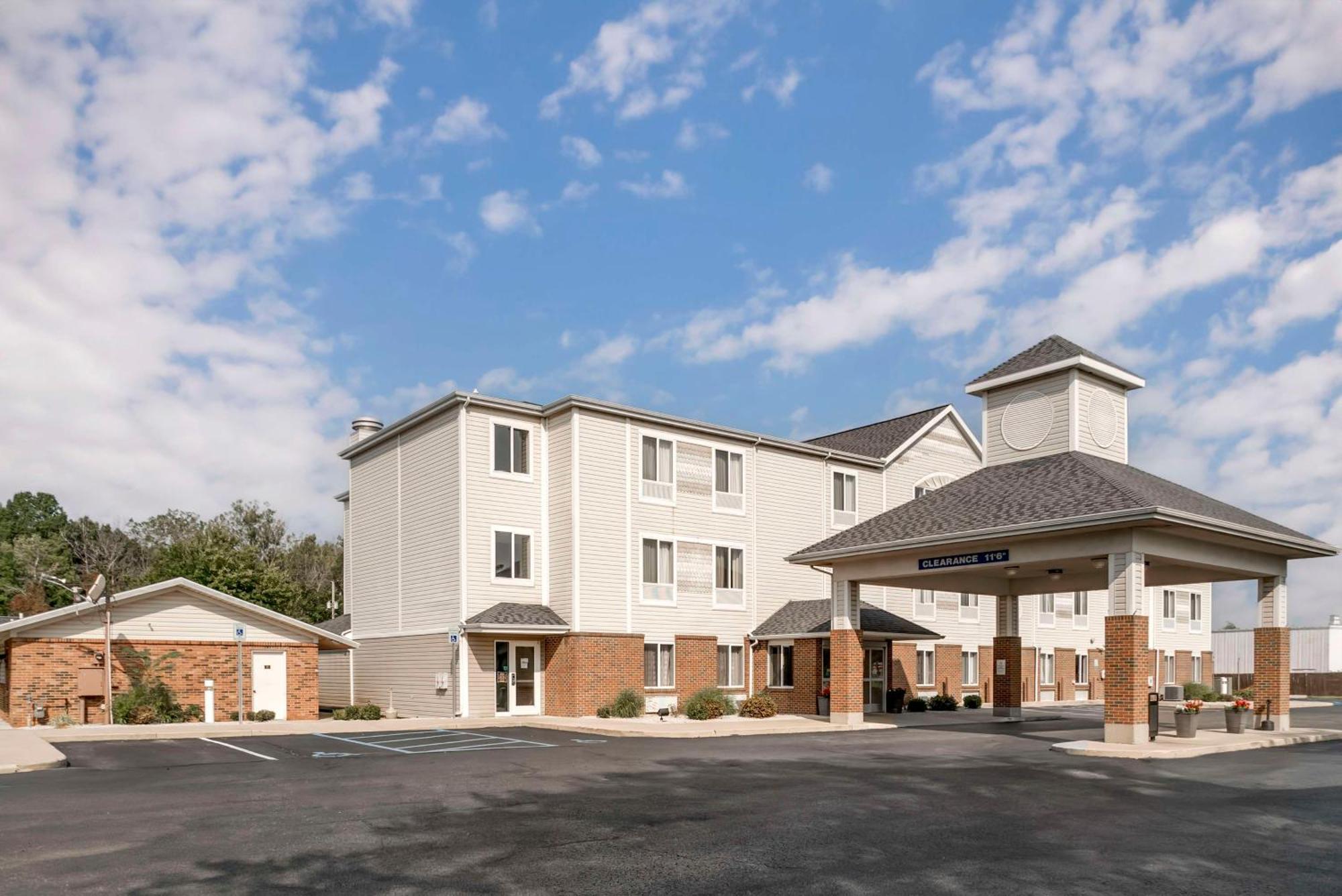 Best Western Beacon Inn Гранд-Хейвен Экстерьер фото