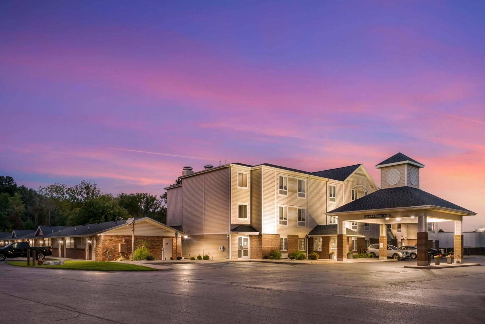 Best Western Beacon Inn Гранд-Хейвен Экстерьер фото