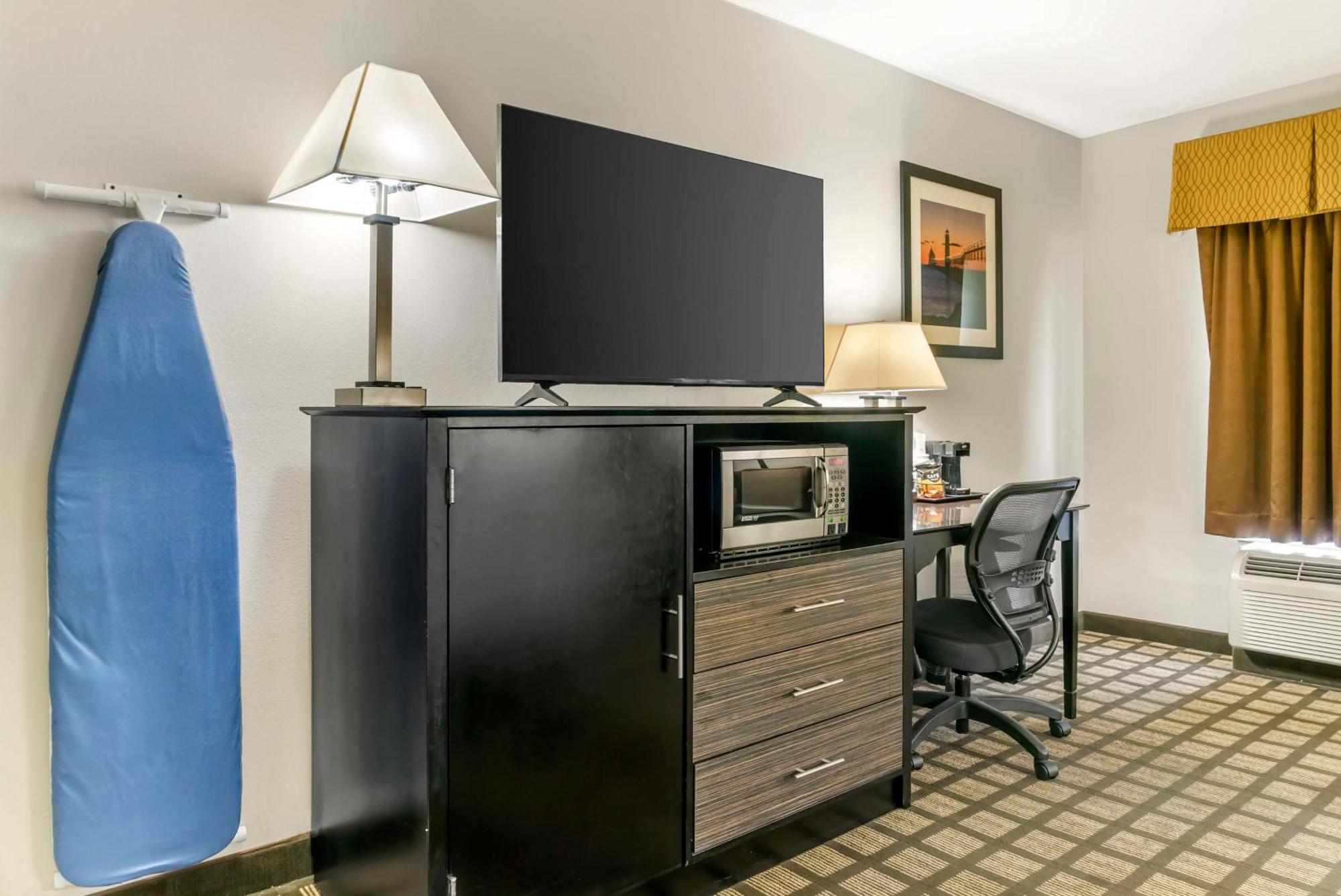Best Western Beacon Inn Гранд-Хейвен Экстерьер фото