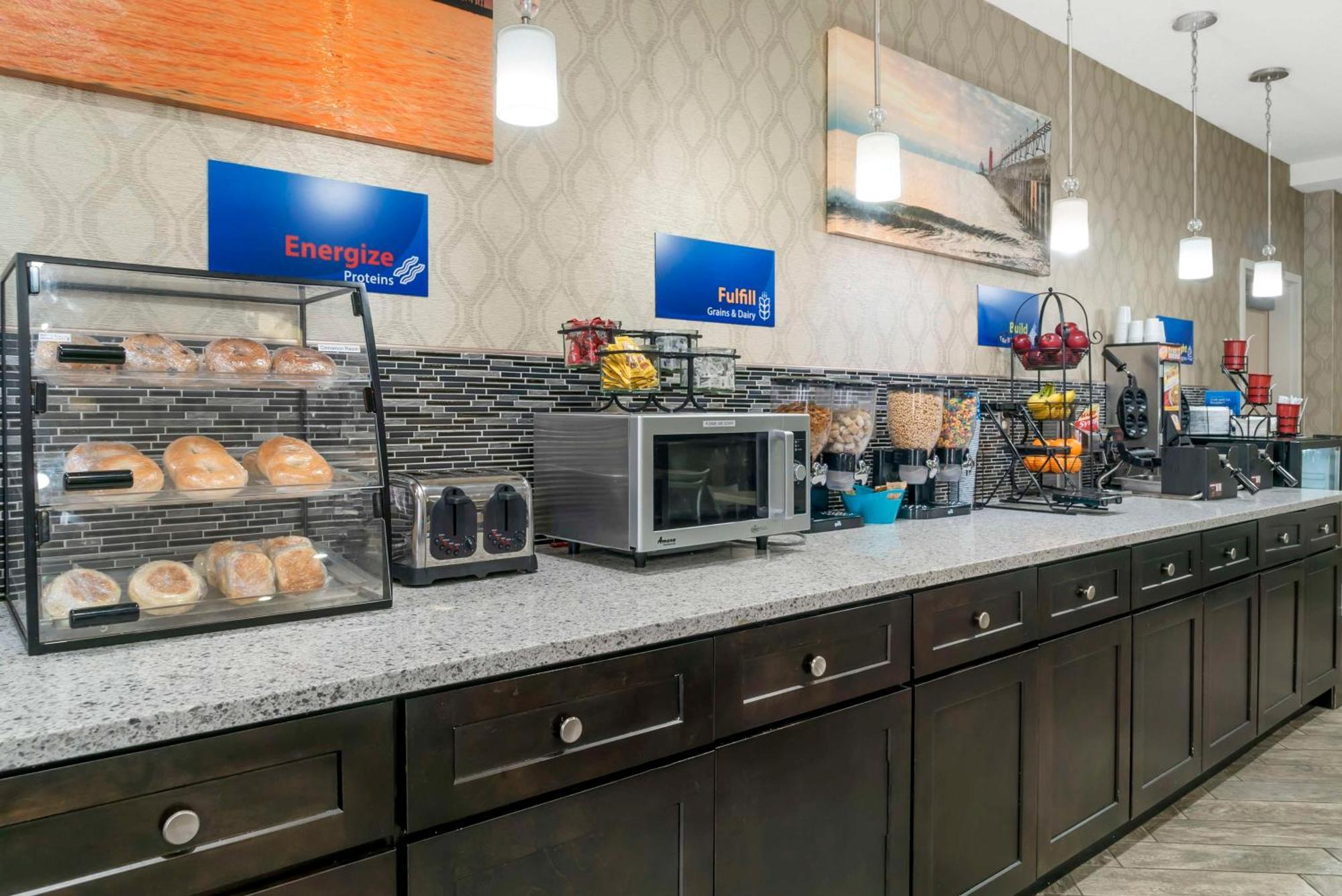 Best Western Beacon Inn Гранд-Хейвен Экстерьер фото